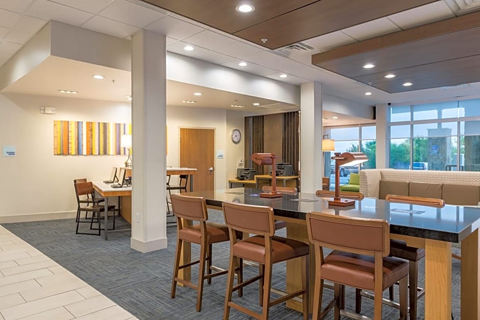 Holiday Inn Express & Suites San Marcos South