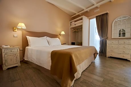 Deluxe Double Room with Bath