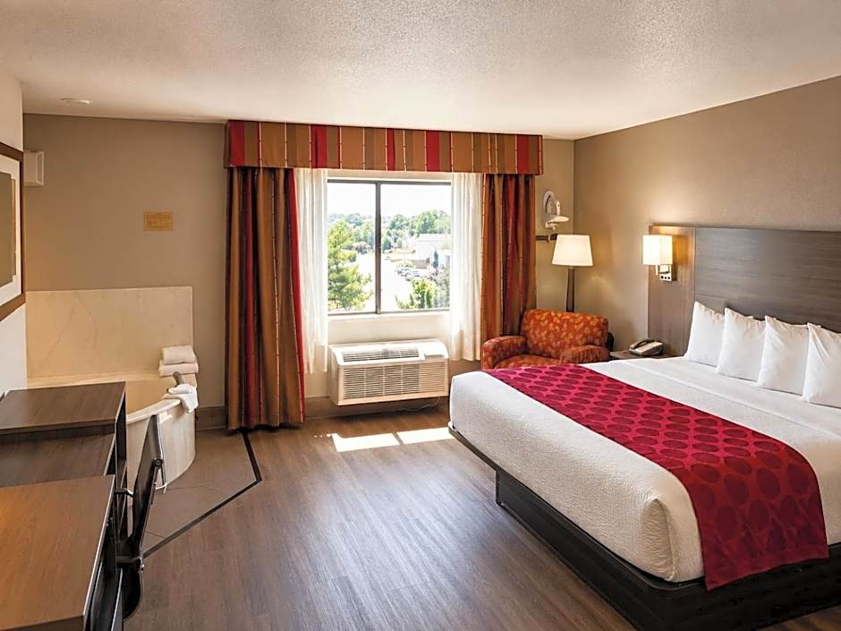 Ramada by Wyndham Platte City KCI Airport
