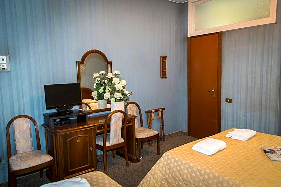 Photo 1 of 2 of Triple Room