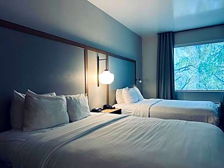 2 Queen Beds, Suite, Nonsmoking