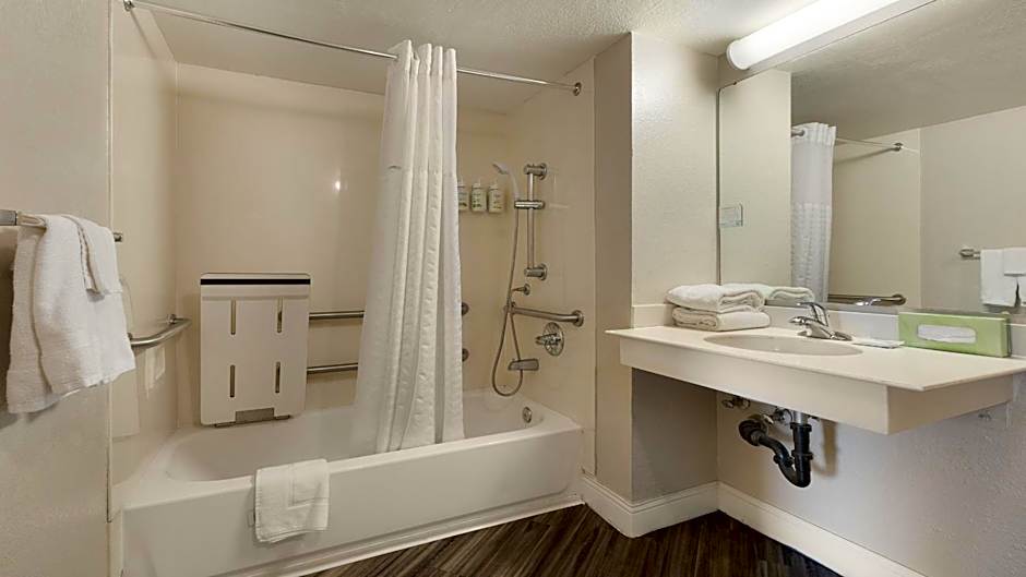 Howard Johnson by Wyndham Sacramento Downtown