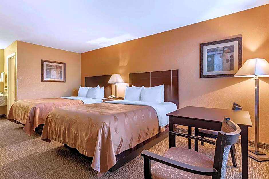 Quality Inn Russellville I-40