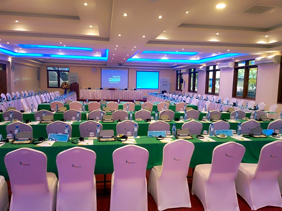 Travellers Beach Hotel & Club