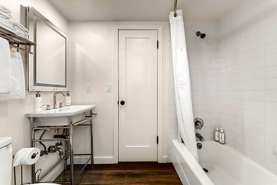 Franciscan Inn & Suites