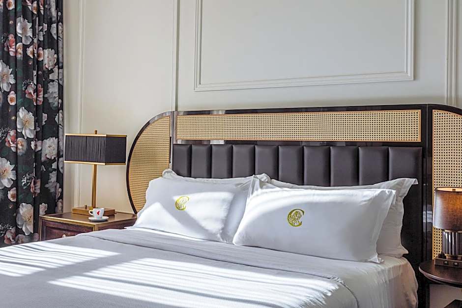 The Candler Hotel Atlanta, Curio Collection by Hilton