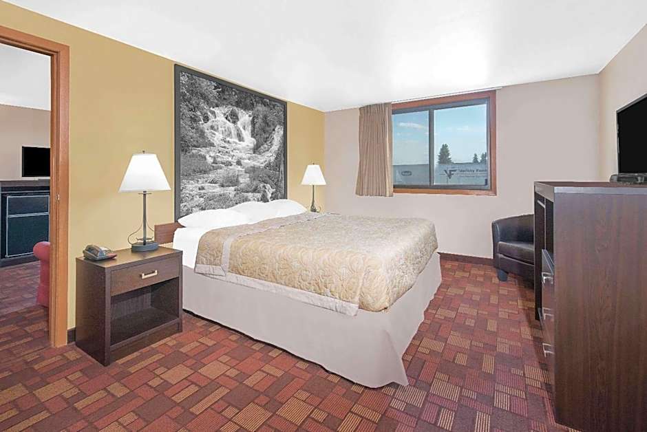 Super 8 by Wyndham Watertown