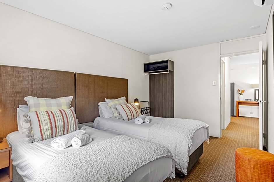 Apartment with City Views in East Perth