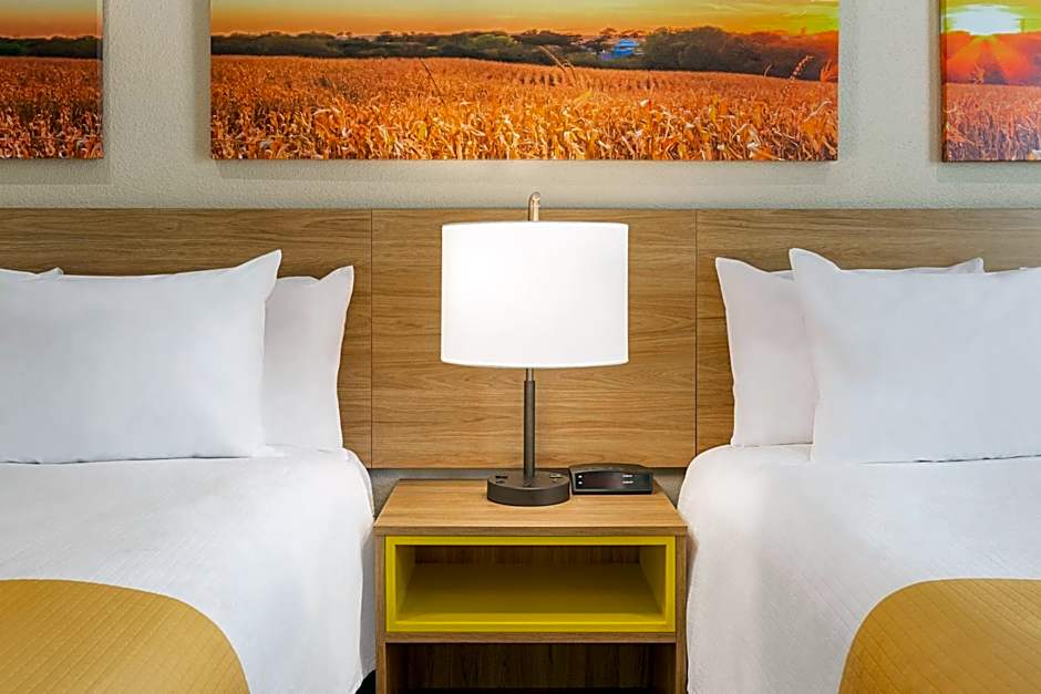 Days Inn & Suites by Wyndham Greater Tomball