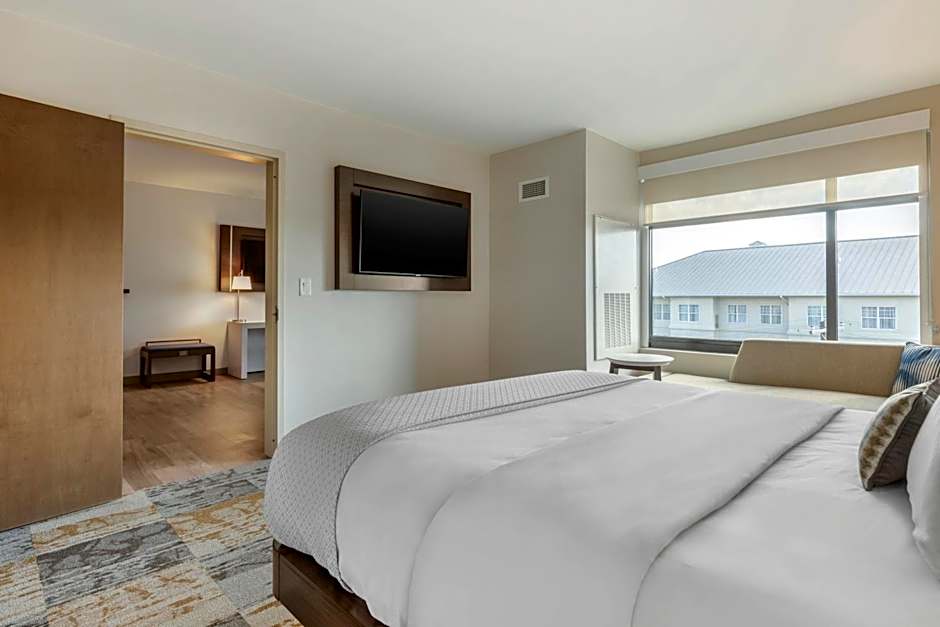 DoubleTree by Hilton Charleston Riverview