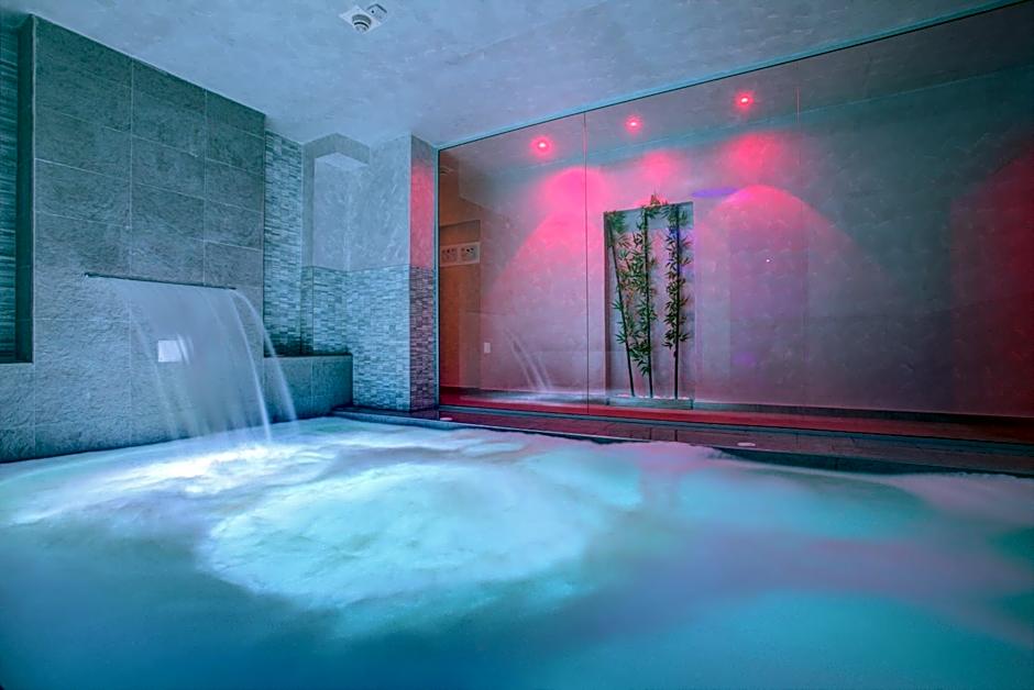 Ferretti Beach Hotel