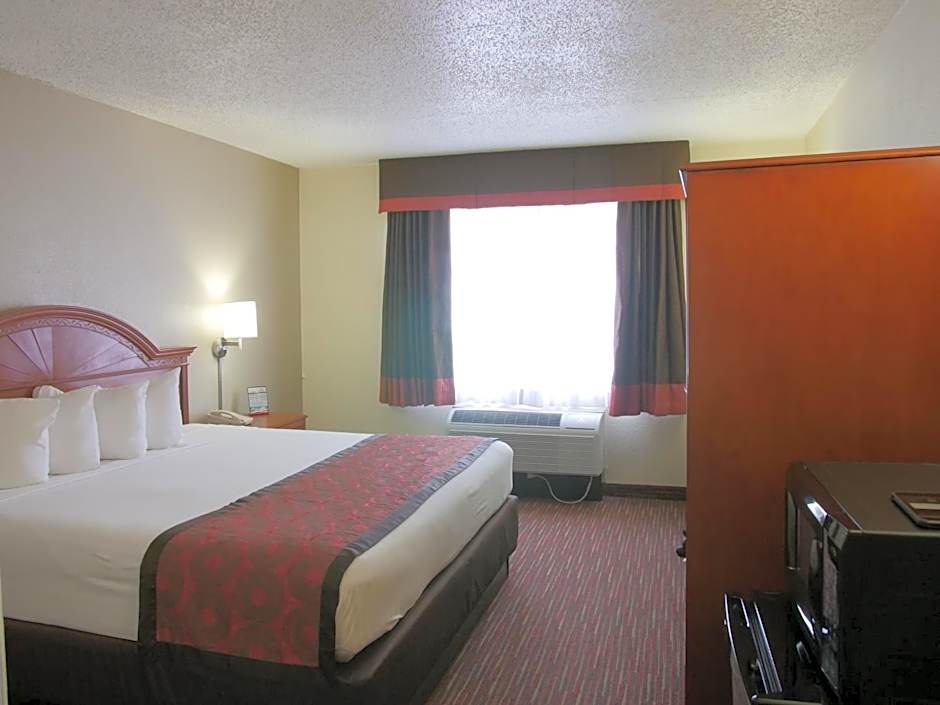 Baymont by Wyndham Louisville East