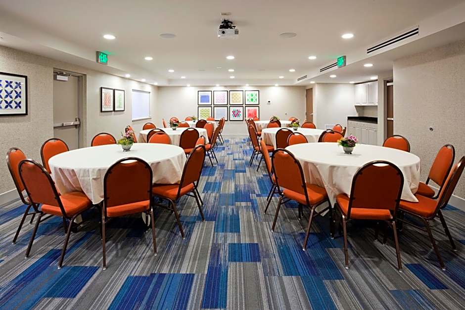 Holiday Inn Express Hotel & Suites Minneapolis-Golden Valley By IHG