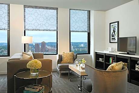 Executive Suite, 1 King, Sofa bed