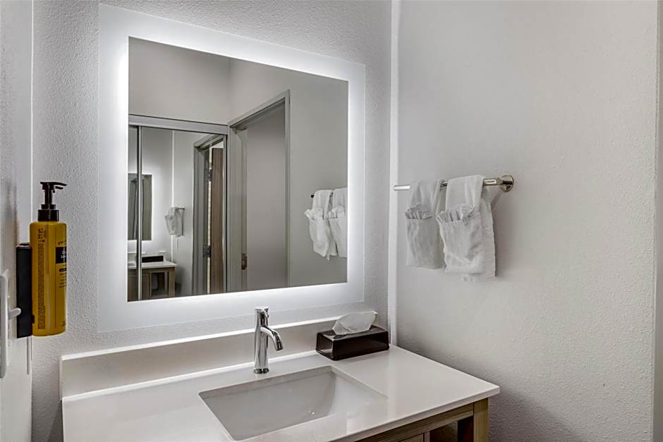 Best Western Plus Mid County