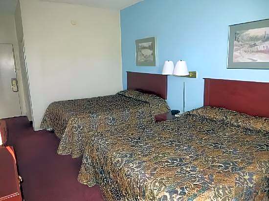 Super 8 by Wyndham Knoxville Downtown Area