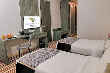 Deluxe Partially Seaview Twin