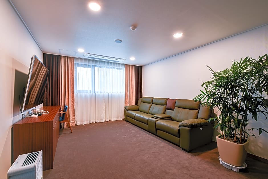 Sea & Moon Tourist Hotel