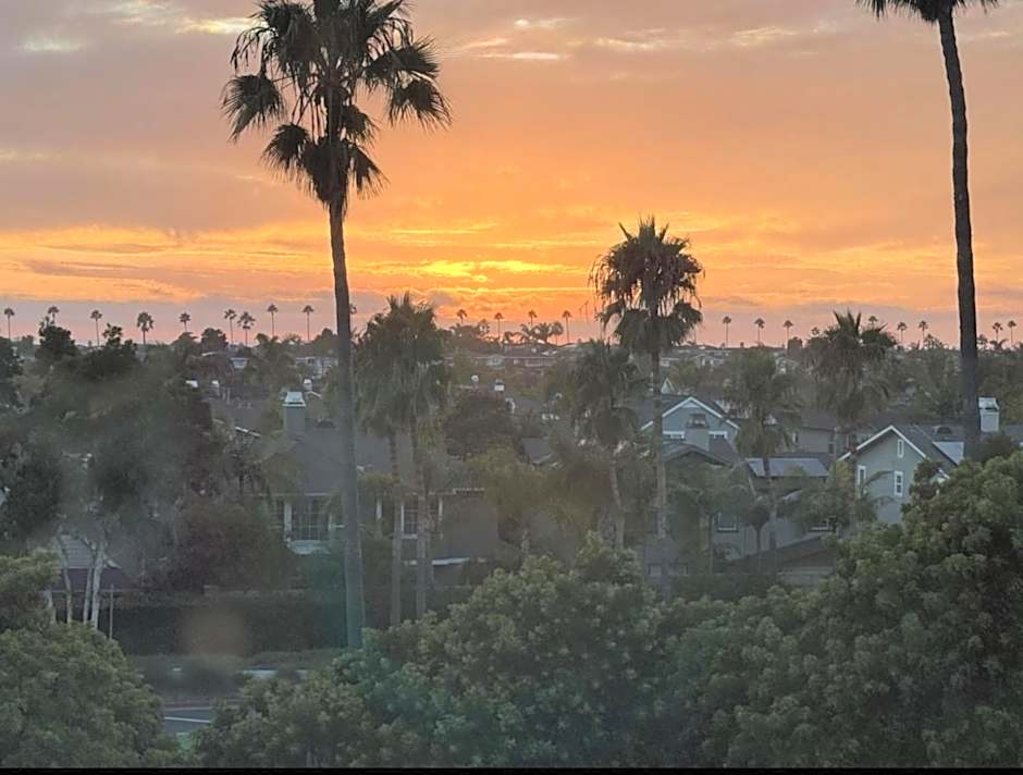 Holiday Inn Express & Suites Carlsbad Beach by IHG