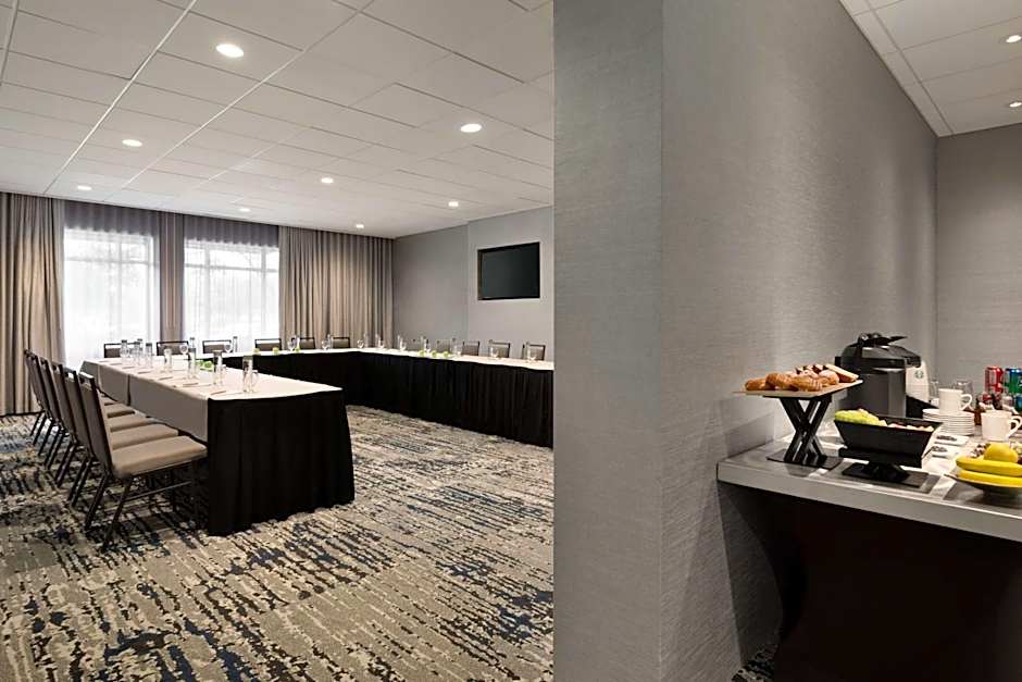 Embassy Suites By Hilton Dallas - Dfw Airport North At Outdoor World