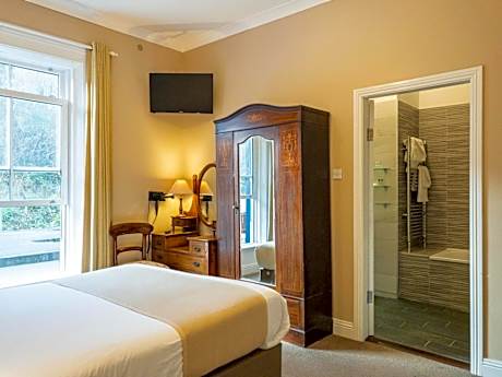 Double or Twin Room with No-Sea View