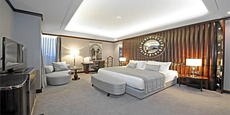 1 King Bed Premium Club Flr High Flr