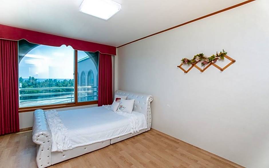 Donghae(mangsang) East House