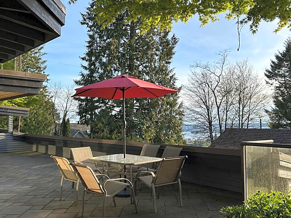 The Lions Self Contained Suite, Shared Pool, Hot Tub, Views