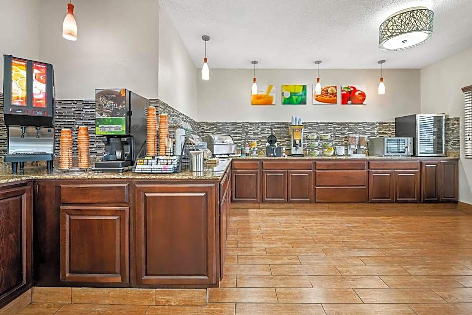 Quality Inn Dubuque on Hwy 20