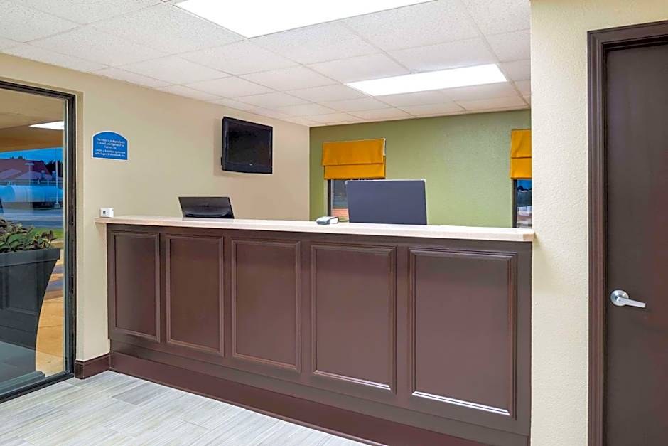 Super 8 by Wyndham Charleston/Sikeston East MO