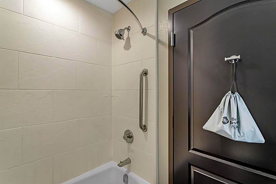 Best Western Plus Bay City Inn & Suites