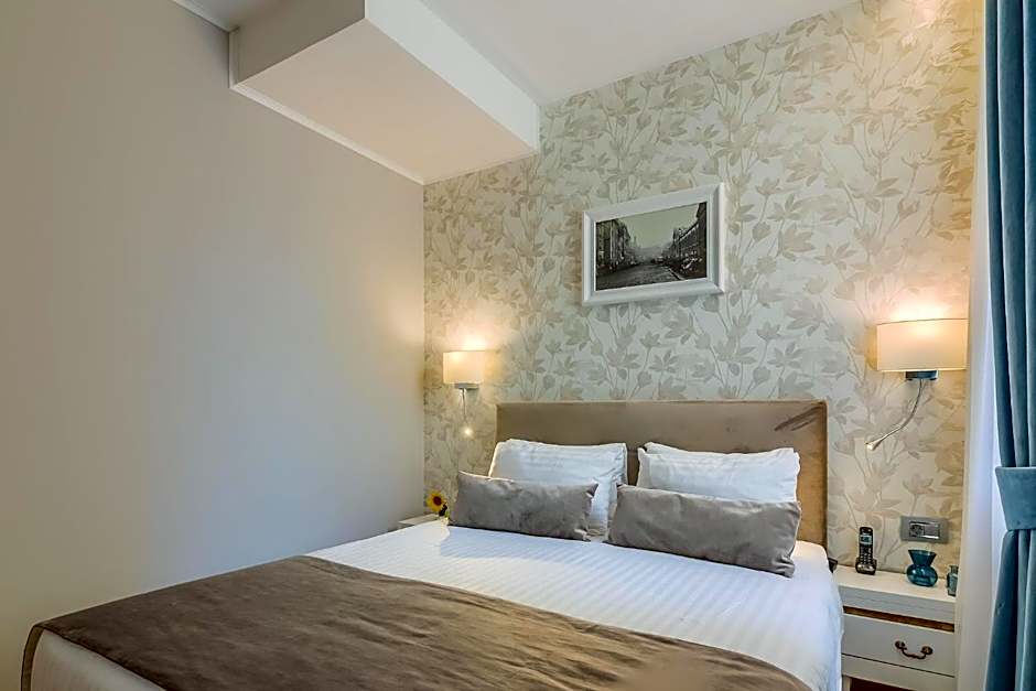 New Era Hotel Old Town - Covered paid parking within 10 minutes walk