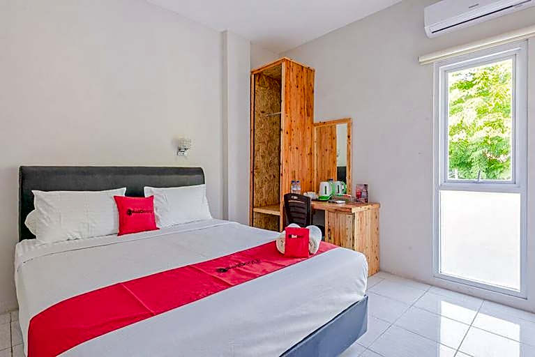 RedDoorz Plus Syariah @ Raya Nginden 2