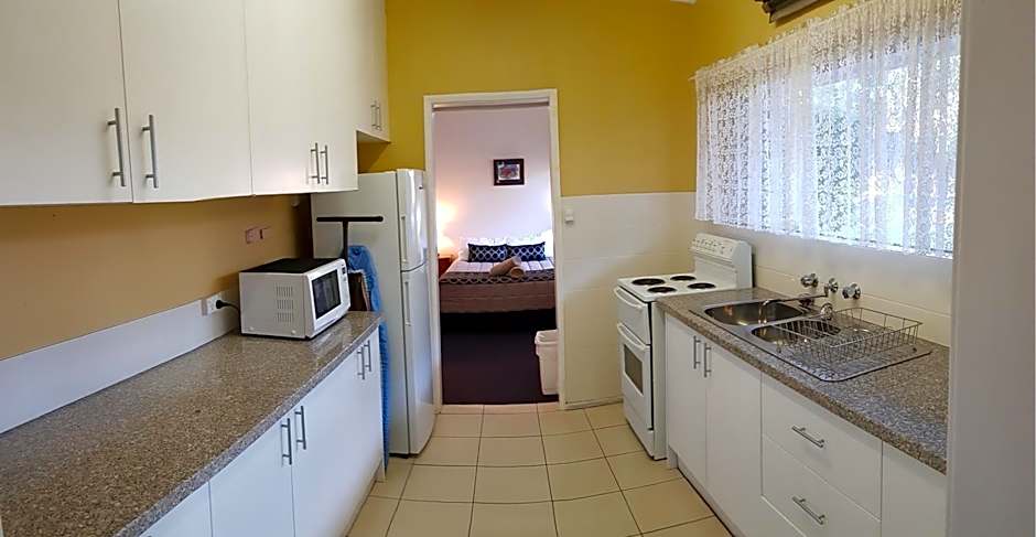 Amber Court Motor Inn