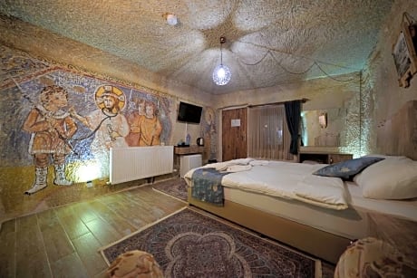 Deluxe Double Cave Room
