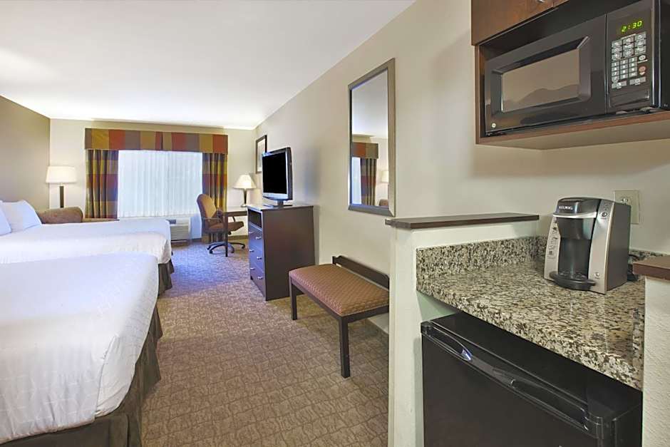 Holiday Inn Express and Suites Wheeling By IHG