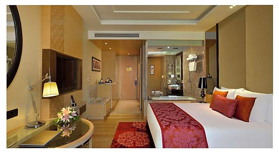 Photo 1 of 11 of Business 1 Double Bed or 2 Beds, Bathtub