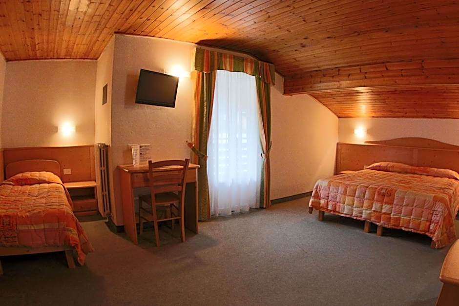 Photo 1 of 4 of Triple Room