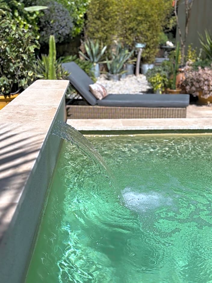 Un petit coin de paradis avec piscine et parking