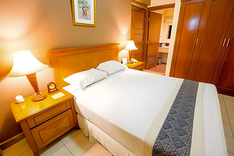  Asuka Hotel MM2100 Industrial Town