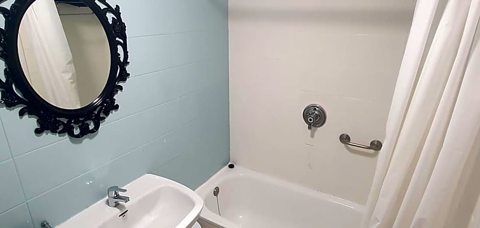 Hugo Beach Hotel & Apartments