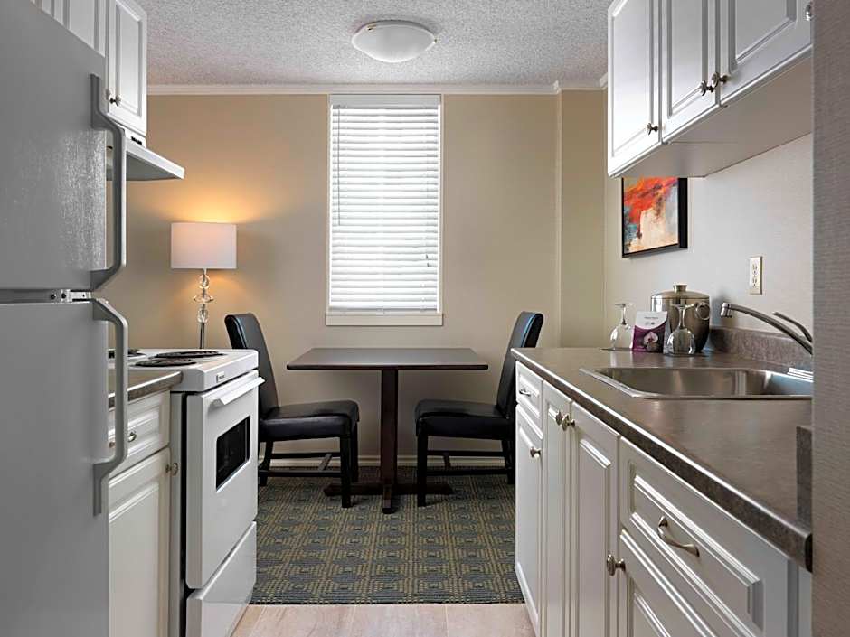 Chateau Victoria Hotel & Suites