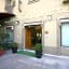 Le Petit Hotel