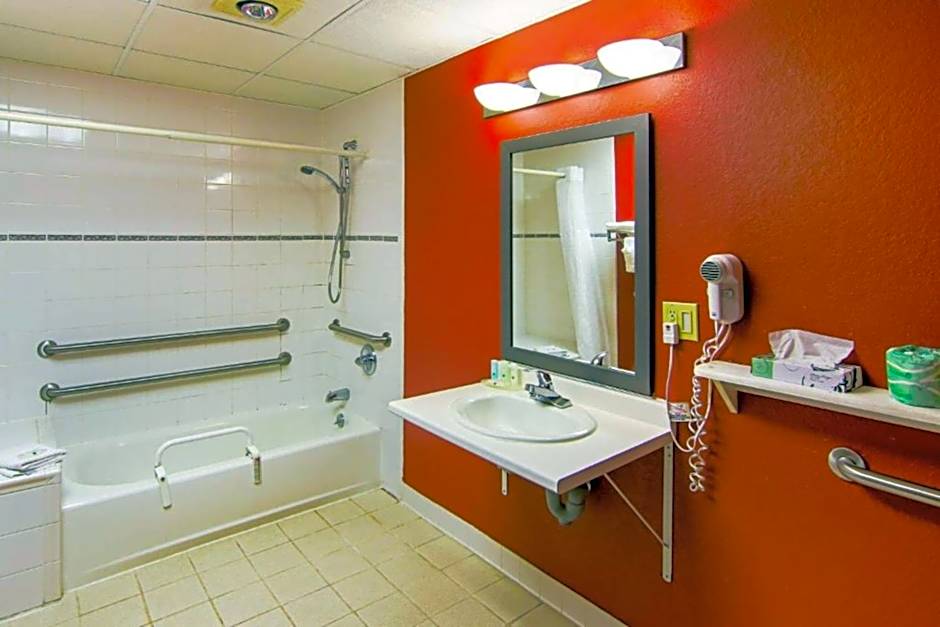 Photo 1 of 1 of 1 Queen Bed, Accessible, Nonsmoking