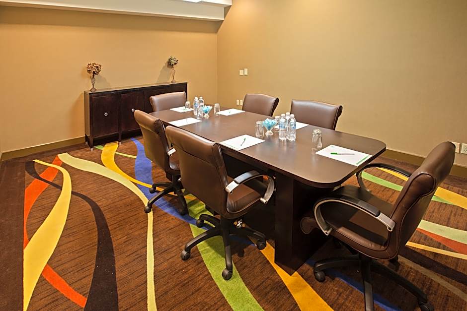 Holiday Inn Evansville Airport – Evansville, IN