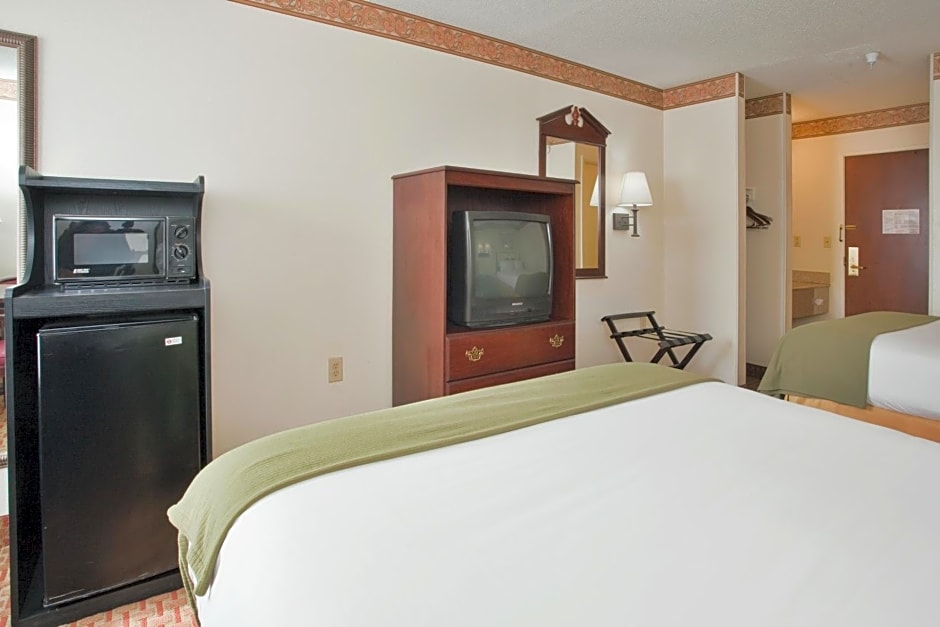 Holiday Inn Express & Suites Wilson I-95, an IHG Hotel