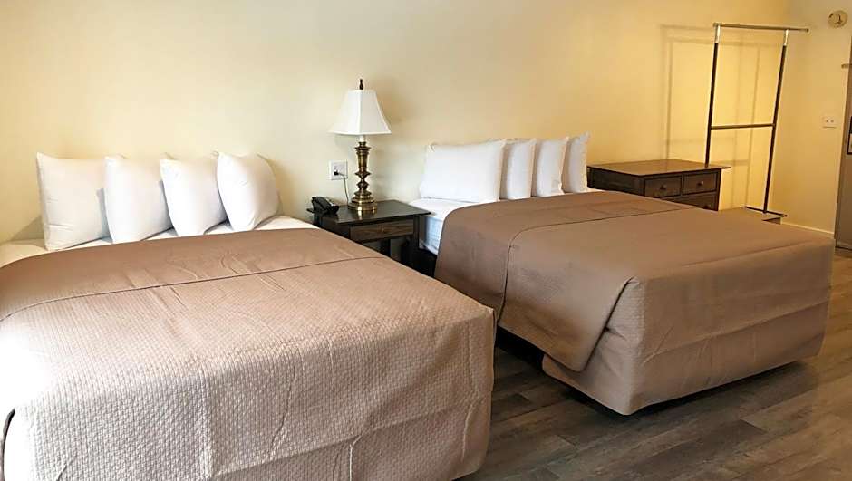 Colonial Inn Ellsworth