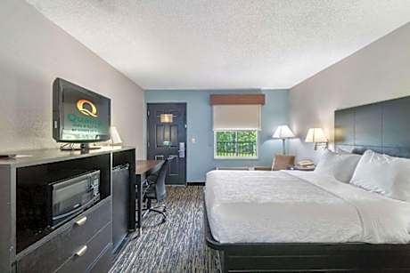 1 King Bed, Smoking