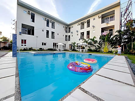 Three M's Hotel and Restaurant