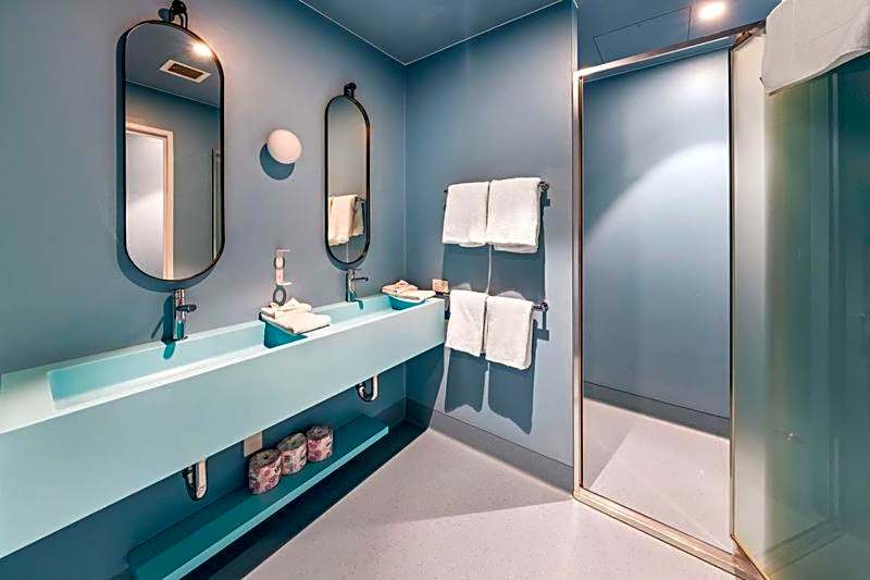 The Lodge, Blacktown - Sydney